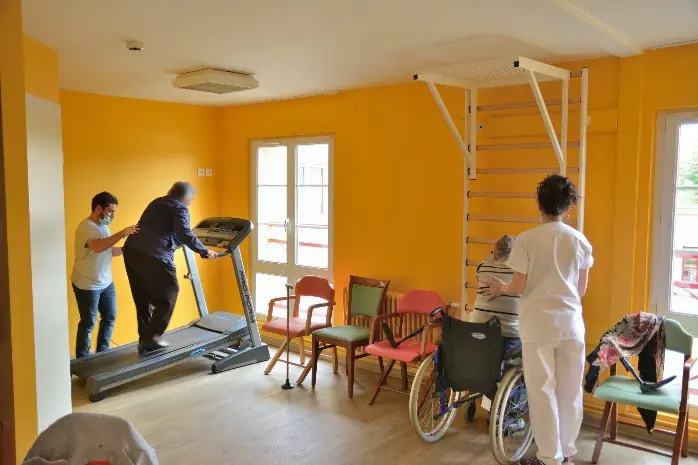 EHPAD Audelin Lejeune Exercice de motricité